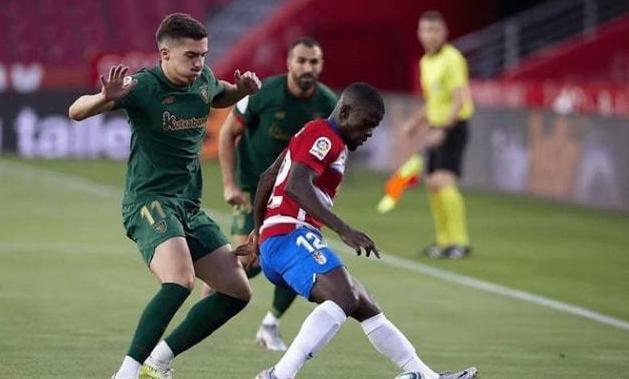 具备相当的 具备相当的