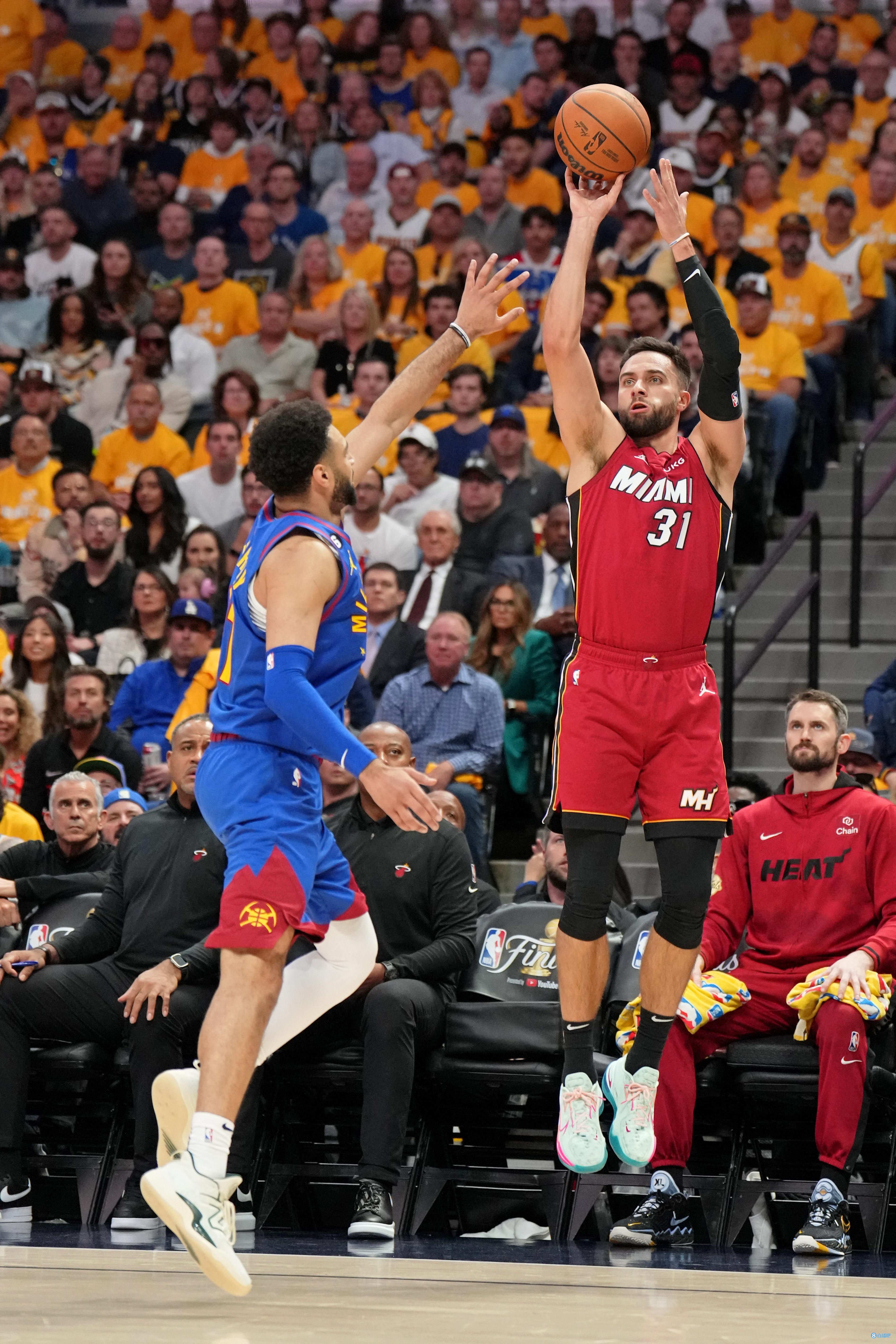 出现红牌后 出现红牌后